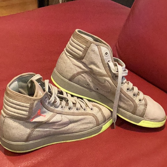 Jordan hi-tops - Picture 1 of 6